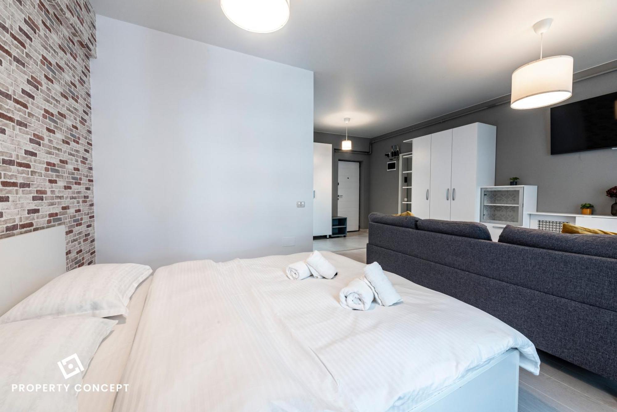 Apartament 718 *