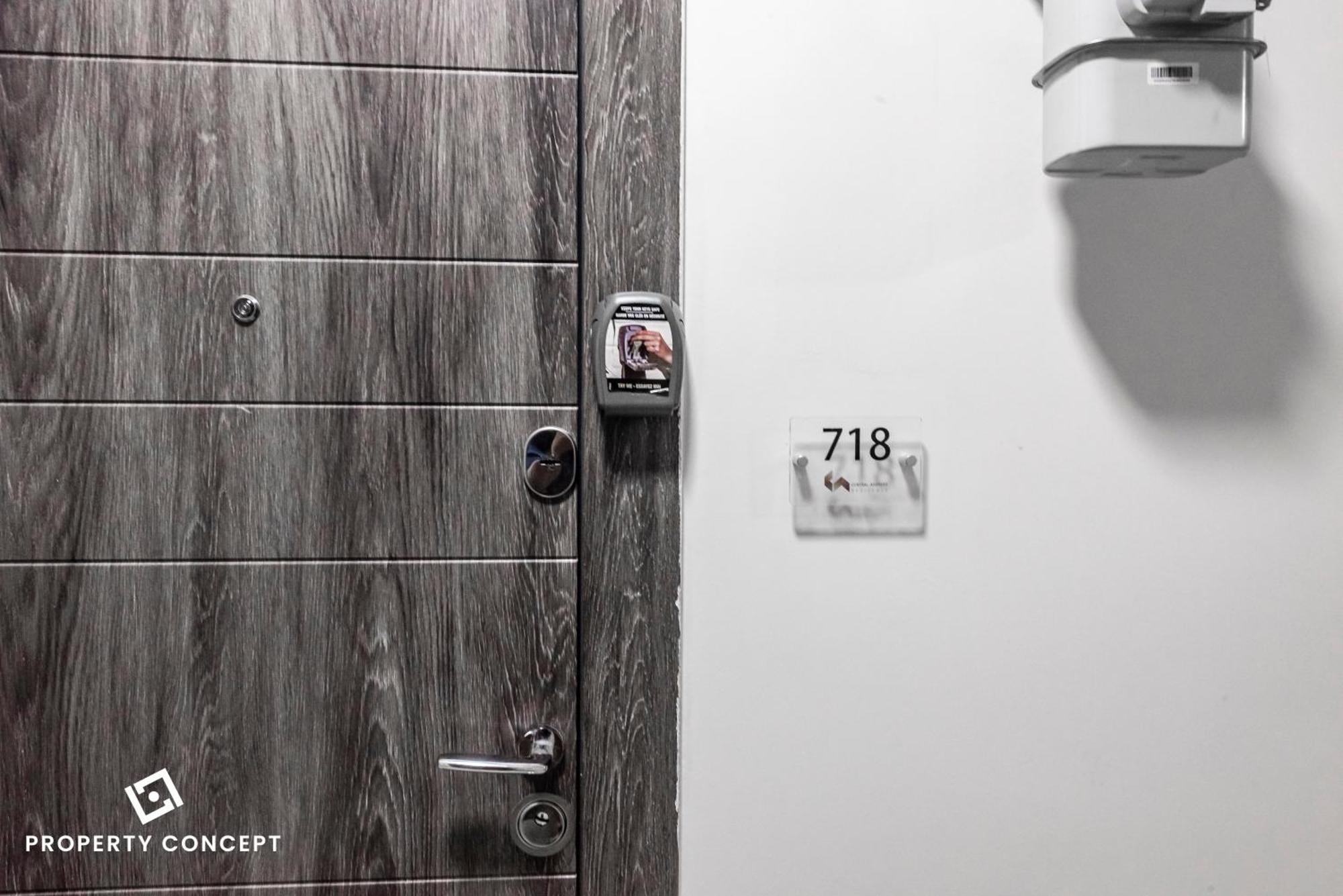 Apartament 718 *