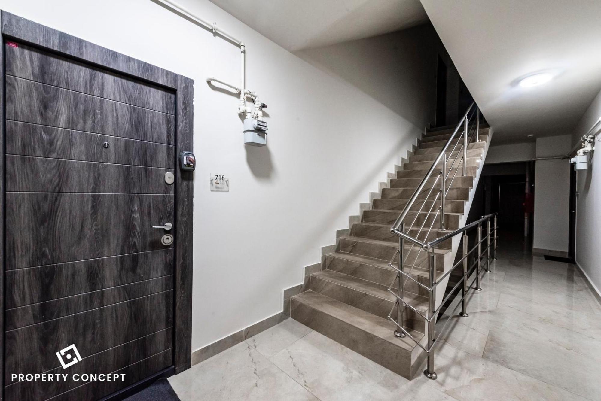 718 Apartament